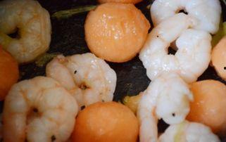 鸭血能和哈密瓜一起吃吗